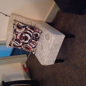 Ornament with matching chairs and pillows